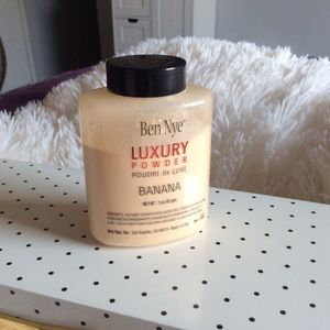 ✨Ben Nye Banana Powder✨
